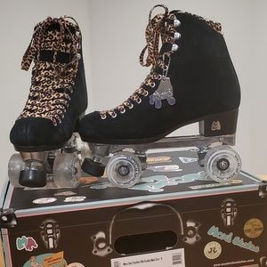 Moxi Panther Roller Skates